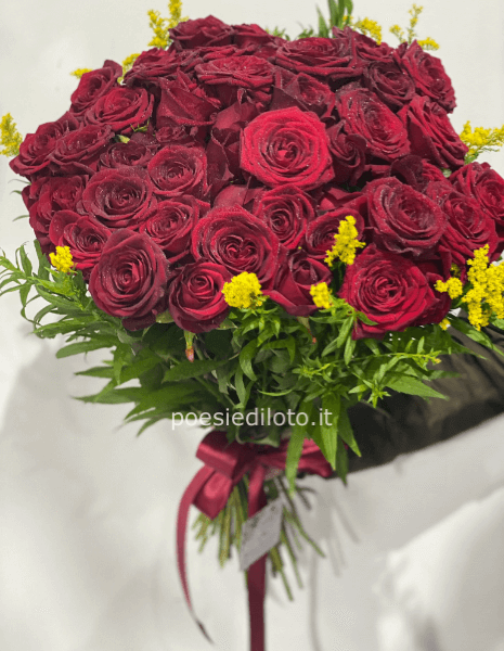 fascio di rose rosse